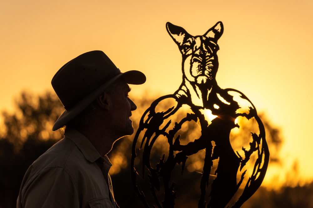 Chris-Barns-Brolga-Kangaroo-Sanctuary-Alice-Springs-Red-Centre-Australia-1000x665 - Viaje al centro de Australia: experiencia Outback en el Red Centre