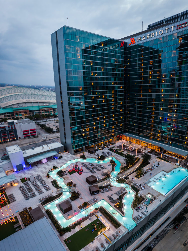 Copy-of-Marriott_TWL_Aerial_2021_1-1-750x1000 - Diciembre en Houston: la guía definitiva para vivir la temporada navideña