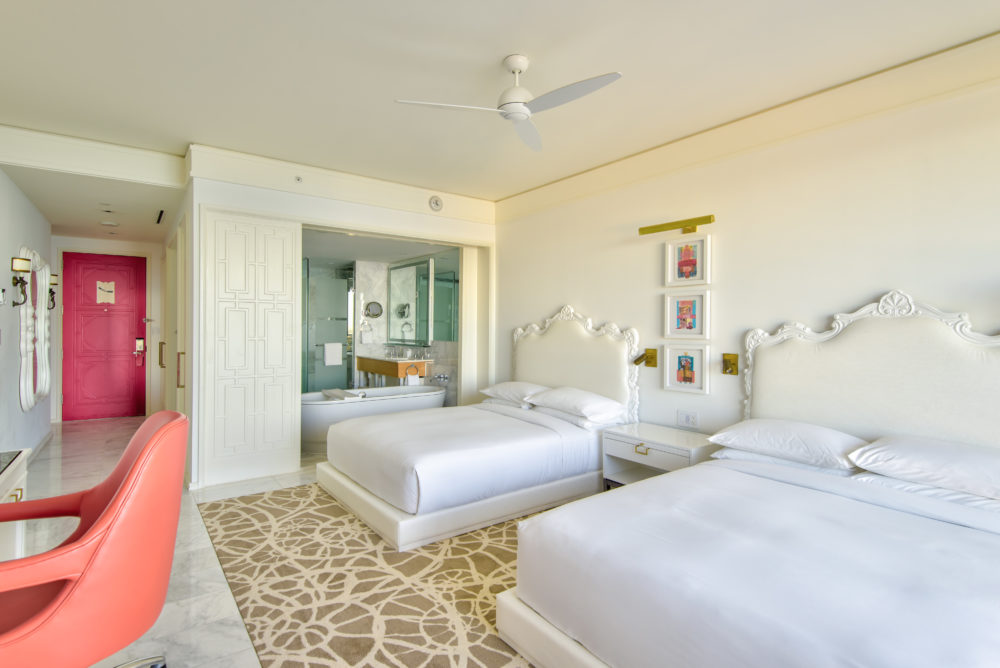 Grand-Hyatt-Baha-Mar-Riviera-Suite-bedroom-two-queen-queen-beds-1000x668 - Tu siguiente escape caribeño: Grand Hyatt Baha Mar