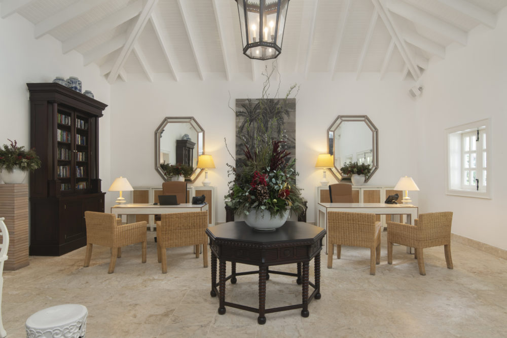 Lobby-1000x667 - Tienes que vivir Tortuga Bay Puntacana, donde cada viaje se convierte en historia