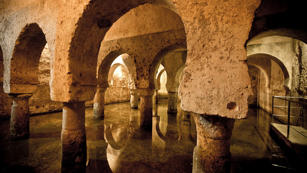 Museo-de-Caceres-aljibe-arabe-©-Turismo-de-Extremadura-1000x563 - Cáceres, un viaje íntimo al corazón monumental de Extremadura