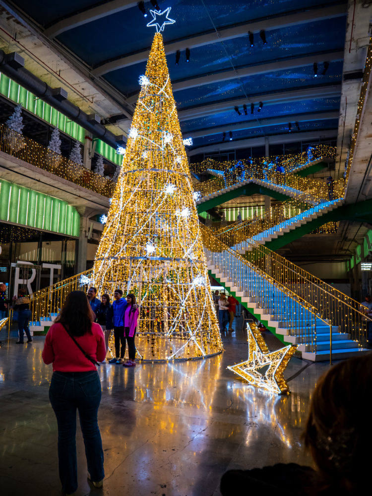 POST_City_Lights_X_Stairs_2-750x1000 - Diciembre en Houston: la guía definitiva para vivir la temporada navideña