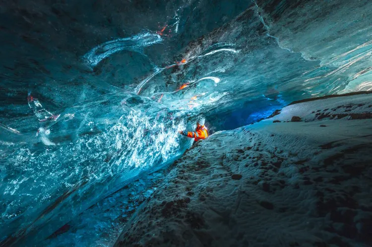 Cueva de Hielo de Neptuno en Islandia: la nueva maravilla glaciar que ya puedes visitar
