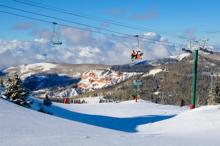 TAL-lift-brian-head-resort-utah-NOCRWDSKIRES1225-57fa7a0fddf54a339055ee9530852536 - Esquí entre rocas rojas: el secreto mejor guardado de Utah se llama Brian Head