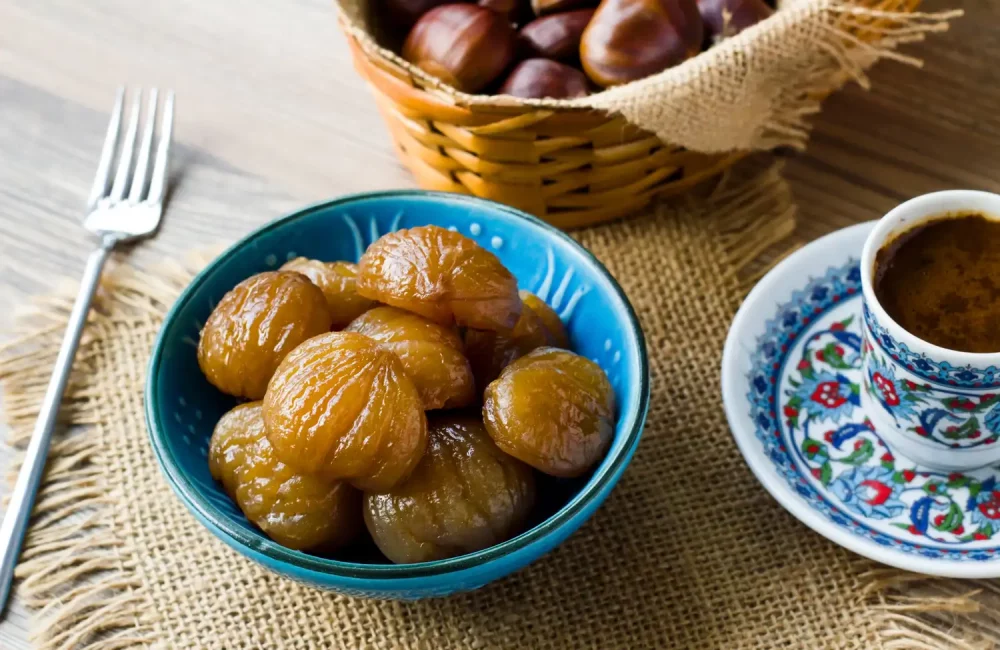 TAL-traditional-candied-chestnut-ALISTPOSTENGIN1125-8373918ac7ba495f8644be9ec11a56af-1000x650 - Esta ciudad turca fue una capital del comercio de la seda y del arte otomano. Te decimos cómo visitarla