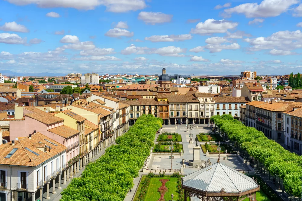 Descubre Alcalá de Henares, la ciudad histórica muy cerca de Madrid