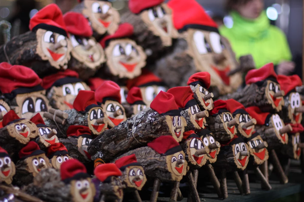 cagatio-cataluna-1000x667 - Navidad en Cataluña: tradiciones con identidad 