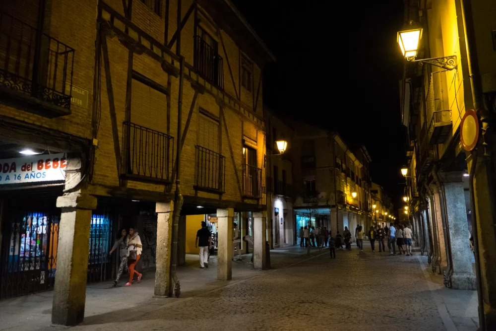 calle-mayor-alcala-henares-1000x667 - Descubre Alcalá de Henares, la ciudad histórica muy cerca de Madrid
