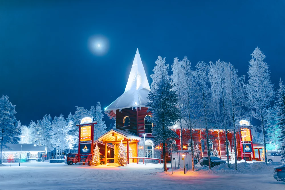 casa-de-papa-noel-1000x667 - Viajar a Laponia en Navidad: qué esperar y si realmente vale la pena 