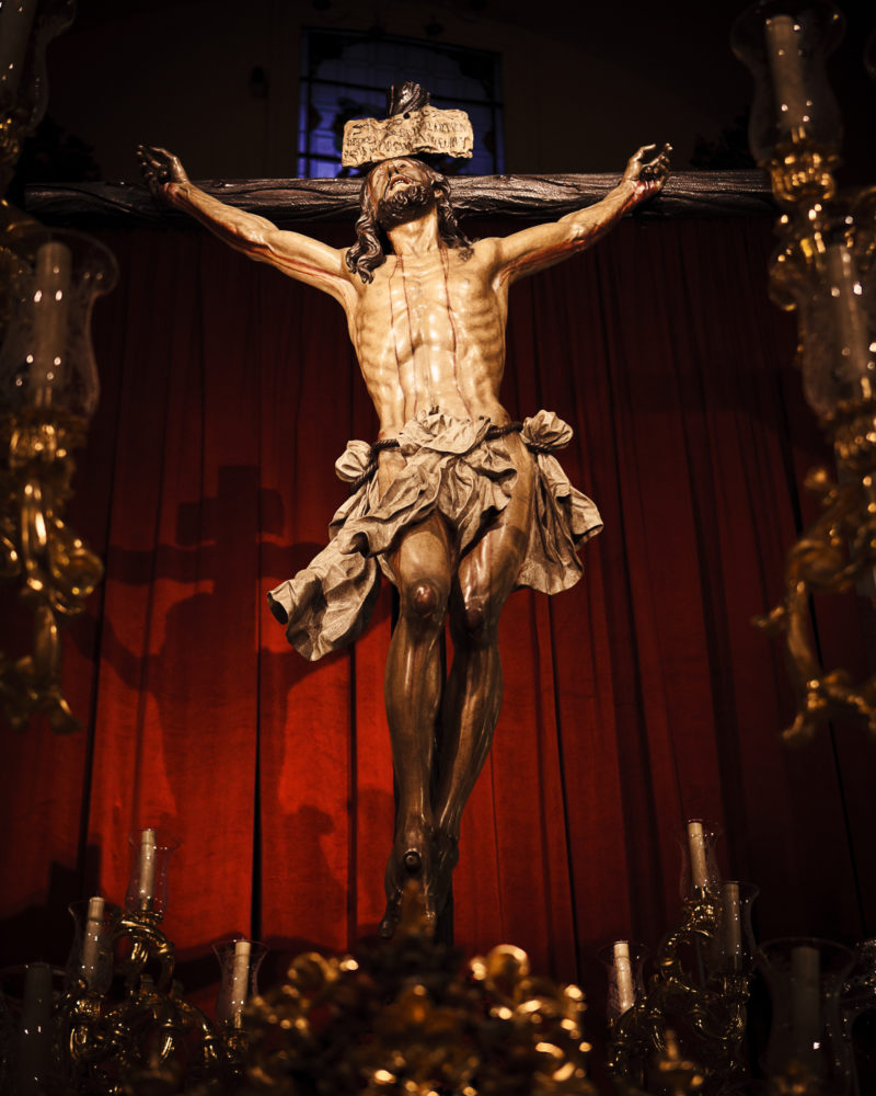 cristo-cachorro-sevilla-800x1000 - La Virgen de la Macarena y otras tallas por las que merece la pena visitar Sevilla