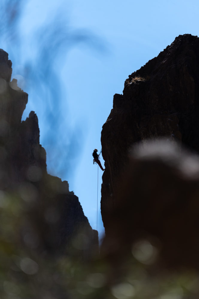 escalada-en-roca-Piedra-Parada-Chubut-Marck-Gutt-665x1000 - Chubut de mar a montaña: ruta entrañable por la Patagonia argentina