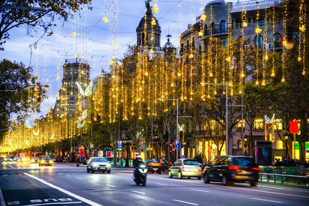 luces-navidad-barcelona-1000x667 - Descubre los alumbrados navideños más espectaculares de España