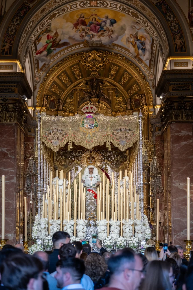 macarena-sevilla-667x1000 - La Virgen de la Macarena y otras tallas por las que merece la pena visitar Sevilla