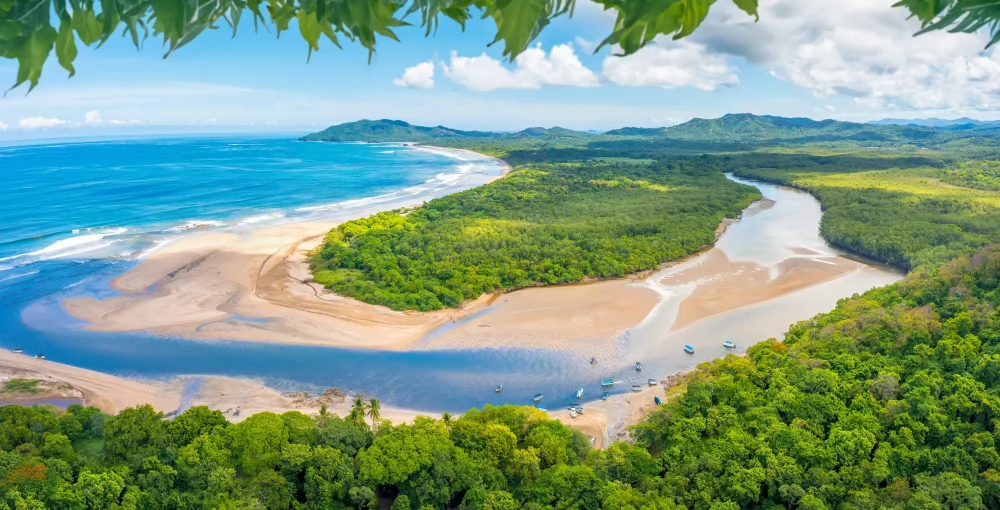 tamarindo-costa-rica-1000x510 - Cinco lugares donde pasar la Navidad con mucho sol y buenas temperaturas