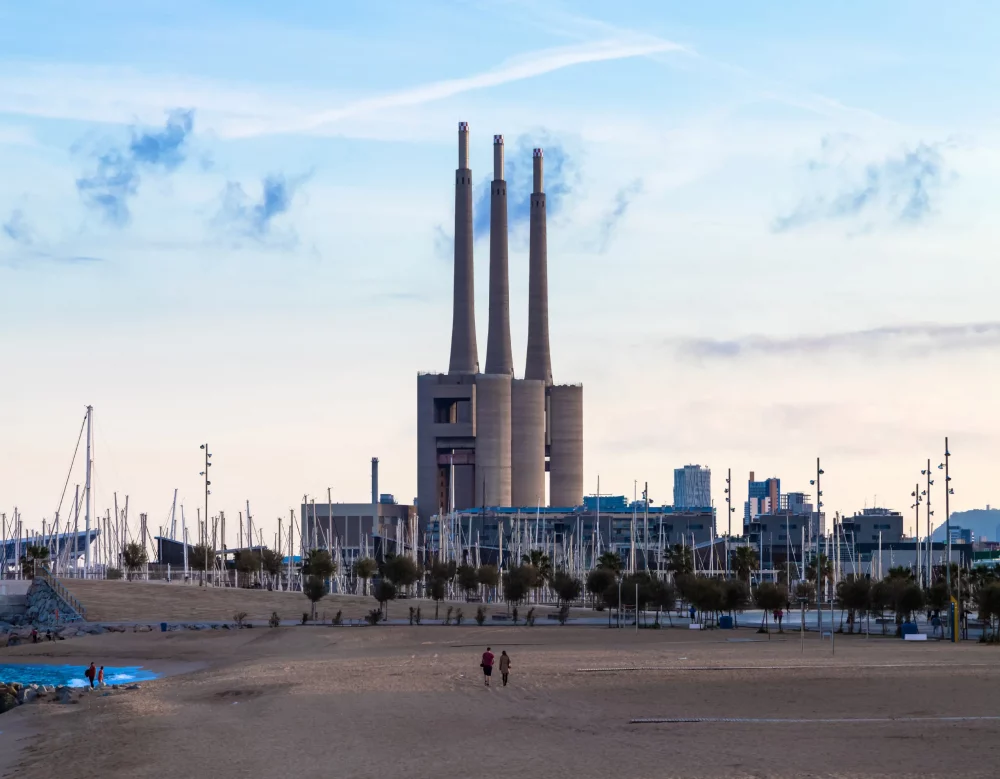Sonidos oscuros y arquitectura industrial en Barcelona: una escapada al Ombra Festival en pleno invierno mediterráneo