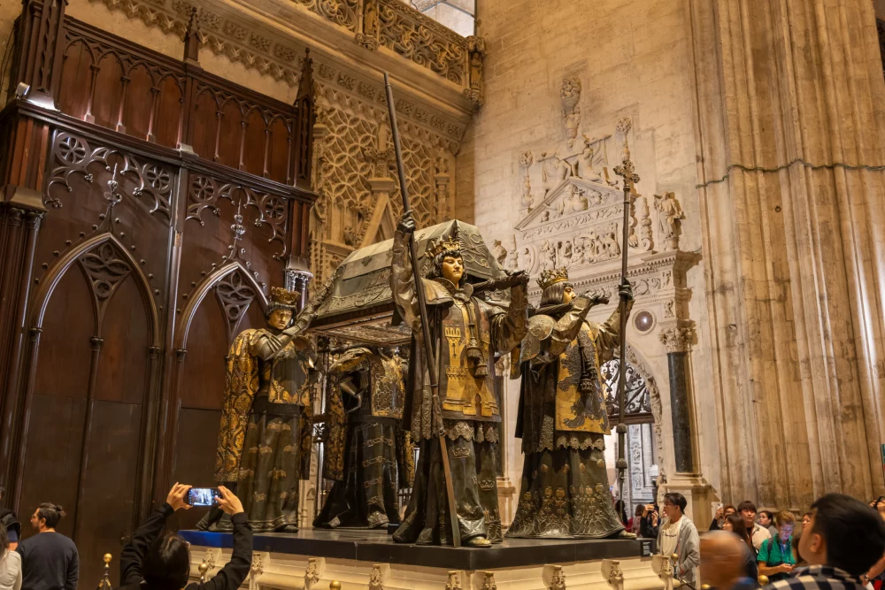 tumba-cristobal-colon-1000x667 - El Heraldo de Los Remedios: Una tradición que une al barrio