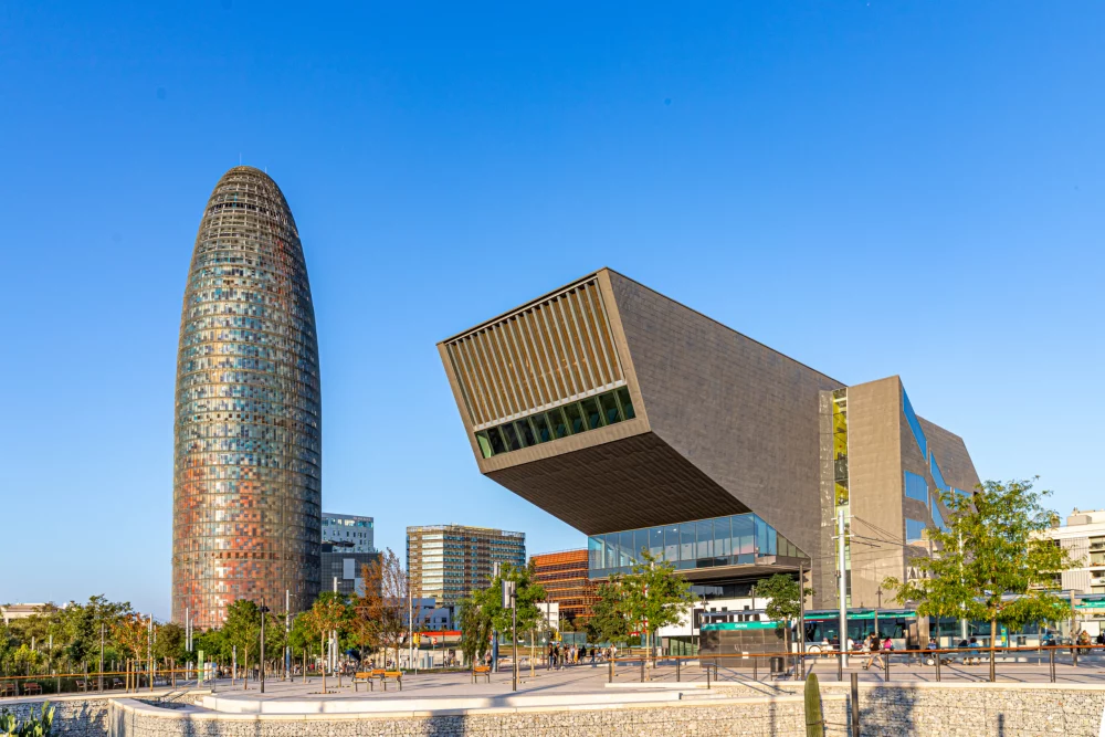 Placa-de-les-Glories-barcelona-1000x667 - Un barrio español, entre los mejores destinos del 'New York' Times para 2026