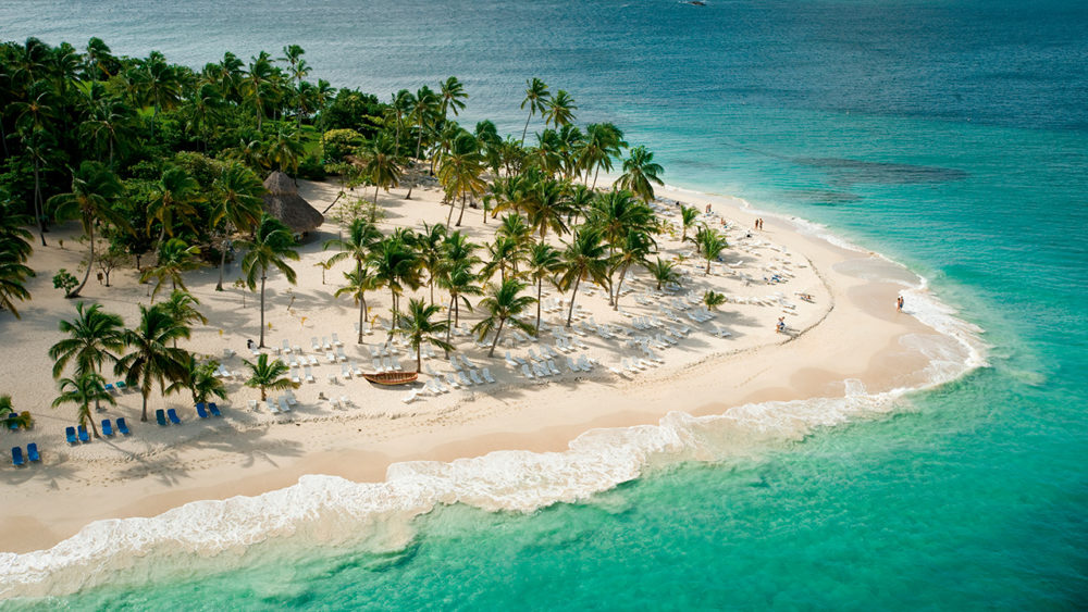 Samana-Playa-Rep-Dom-1000x563 - Entre ciudad, costa y naturaleza: el viaje esencial por República Dominicana