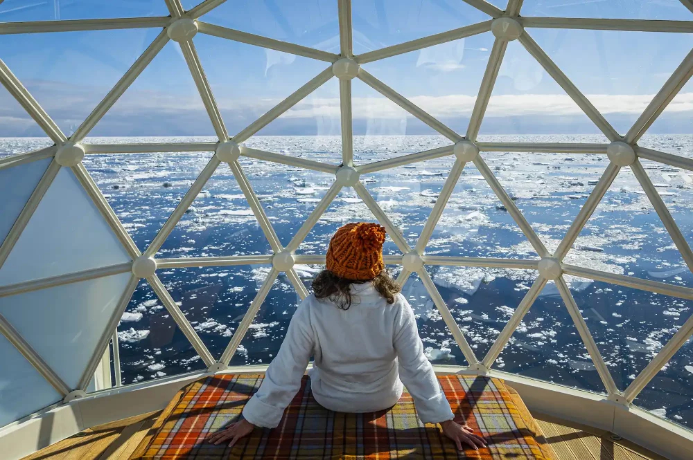 TAL-igloo-national-geographic-endurance-NATGEOENDURANCE0925-015ce854774b403e905549ccfb0d6410-1000x665 - Vi focas, morsas y zorros árticos en el crucero National Geographic Endurance