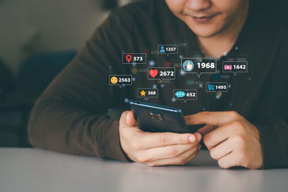 EE.UU. planea revisar las redes sociales de sus turistas