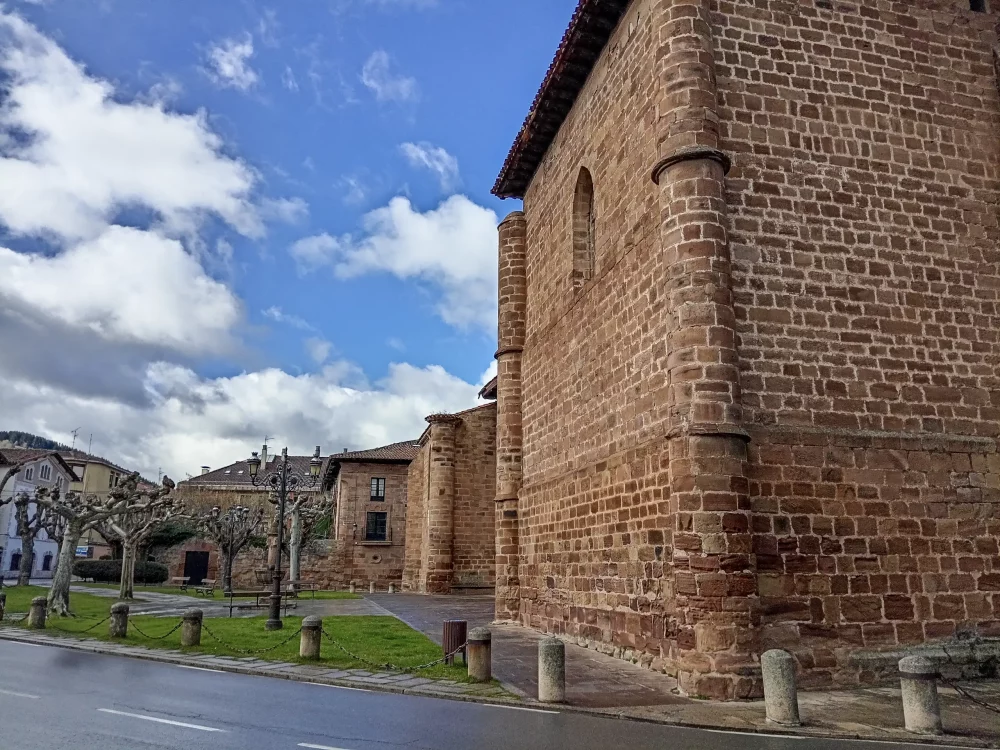 iglesia-ezcaray-1000x750 - Descubre Ezcaray: esquí, gastronomía y un casco histórico para recordar