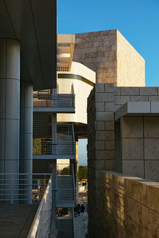 kai-vu-lOnxemjZ1nE-unsplash-667x1000 - Museos de arte en Los Ángeles: 5 espacios imperdibles para entender su escena cultural