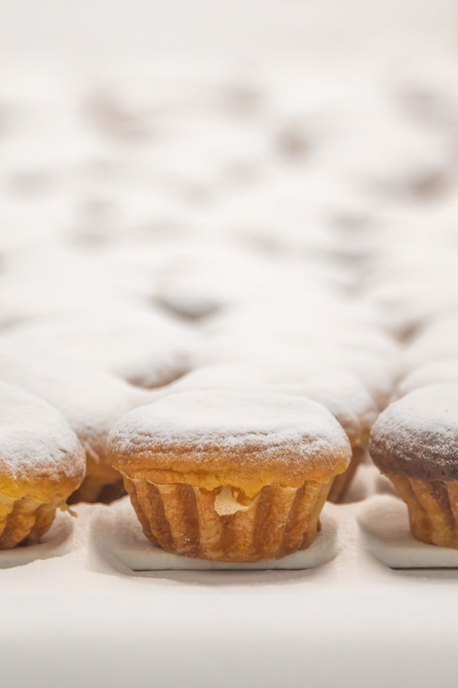 queijadas-do-Morgado-postre-tipico-de-Azores-Vila-Franca-do-Campo-665x1000 - São Miguel: naturaleza, tradición y saudade en las Azores