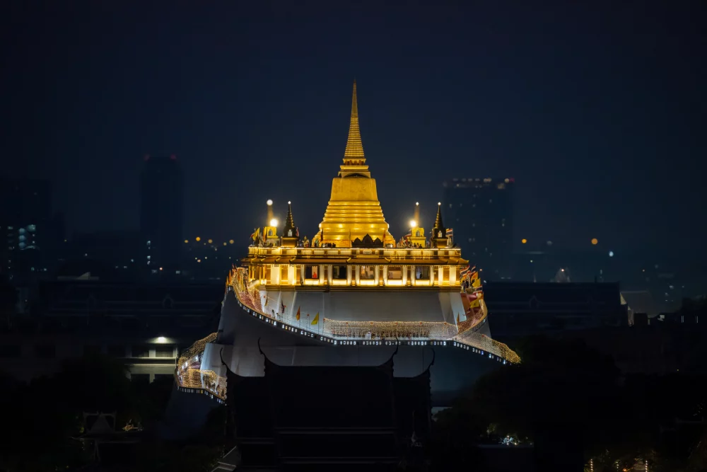 templo-del-monte-dorado-1000x667 - Descubre los 7 templos más famosos de Tailandia: guía imprescindible para viajeros