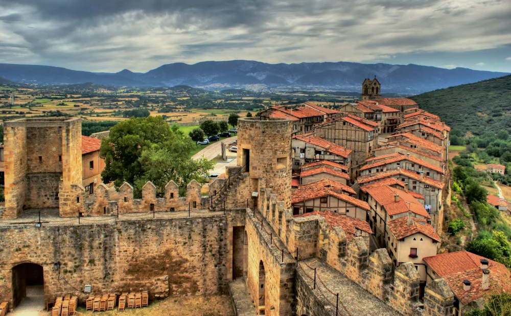 vista-panoramica-frias-1000x618 - Descubre Frías, la villa medieval de Burgos colgada sobre la roca 