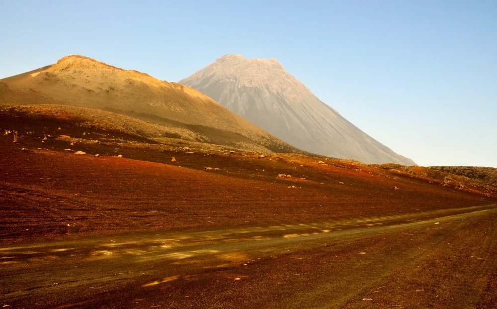 volcan-cabo-verde-1000x621 - Cabo Verde, el destino exótico y tranquilo a partes iguales