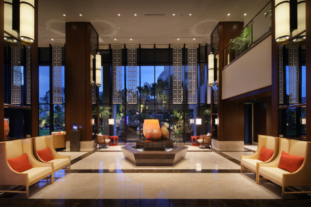 ロビー-1000x667 - Hyatt Regency Naha: dormir sobre la historia de Ryūkyū