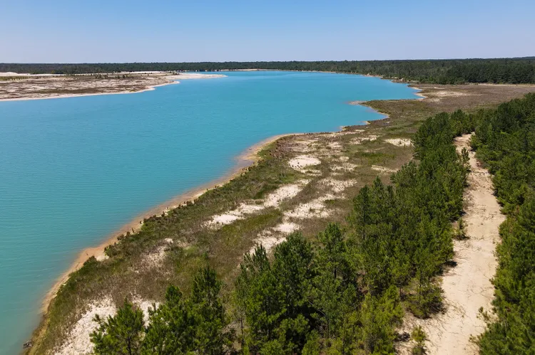 El lago azul que permaneció oculto y ya se puede visitar