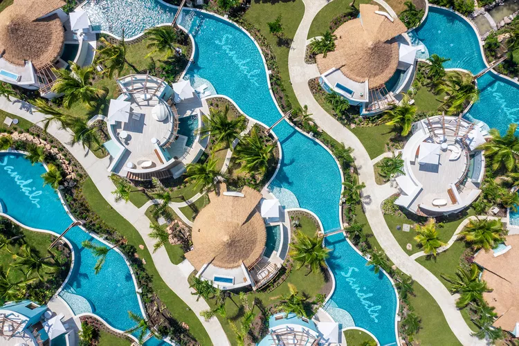 TAL-pools-villas-sandals-dunns-river-jamacia-SNDLSAIRFAIR0623-9bf89f0d491f4ecd9dd16b0cf394a4a7 - Jamaica, la isla que se vive más allá del todo incluido