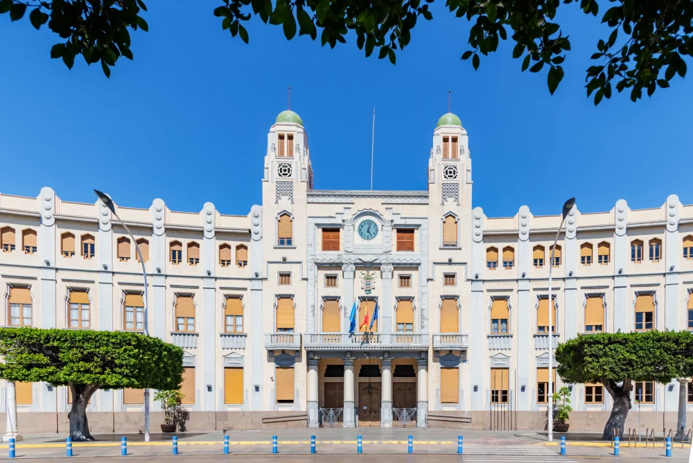 ayuntamiento-melilla-1000x668 - Melilla, la joya modernista que aún está por descubrir
