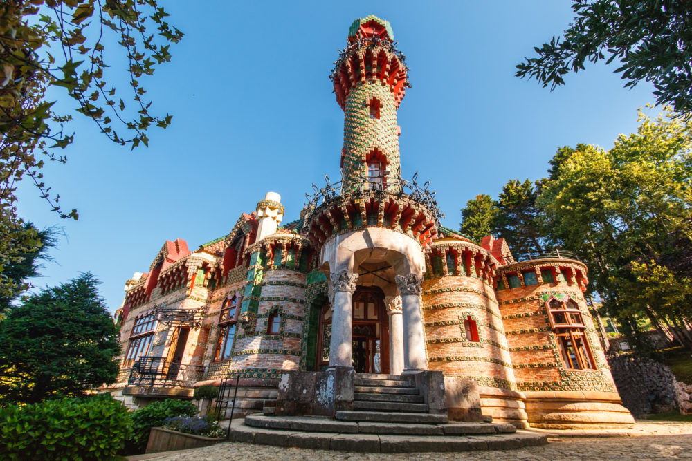 capricho-gaudi-comillas-1000x667 - 5 escapadas originales para pasar San Valentín con tu pareja por España