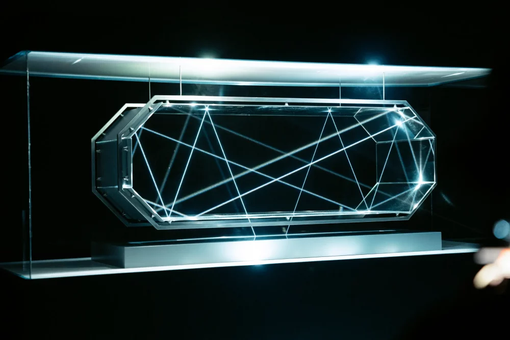 El brillo de Valencia en una exposición: Universos de Luz