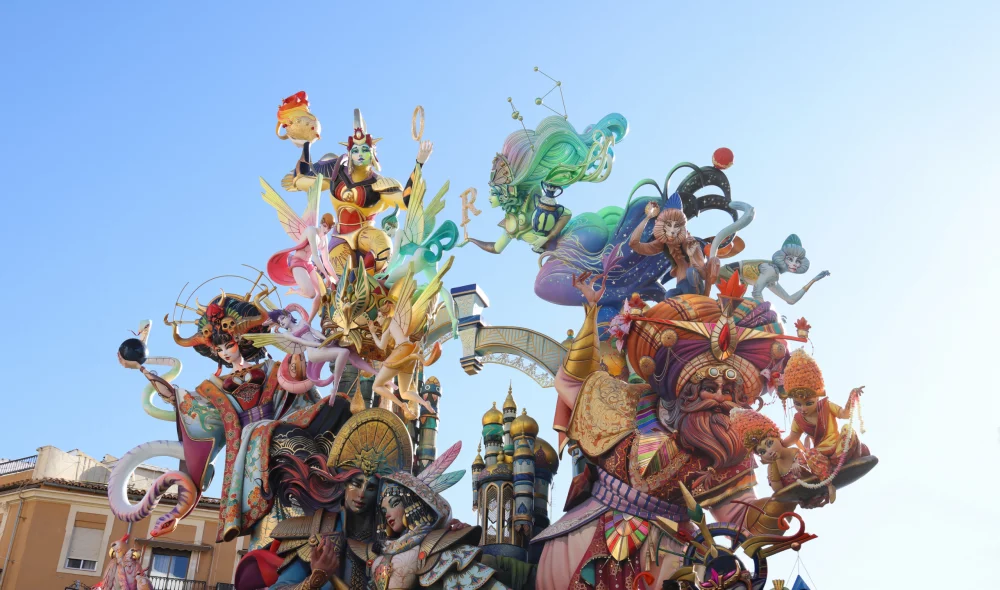 escultura-fallera-1000x590 - Comienzan Las Fallas: Tradición, Arte y Fuego en Valencia