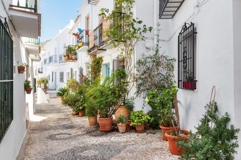 frigiliana-malaga-1000x667 - 5 escapadas originales para pasar San Valentín con tu pareja por España