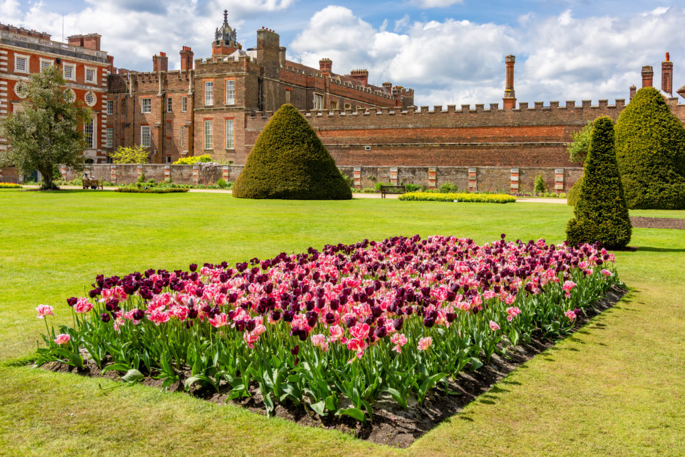 iStock-2158408752-1000x667 - Entre palacios y jardines: los escenarios reales de la nueva temporada de Bridgerton