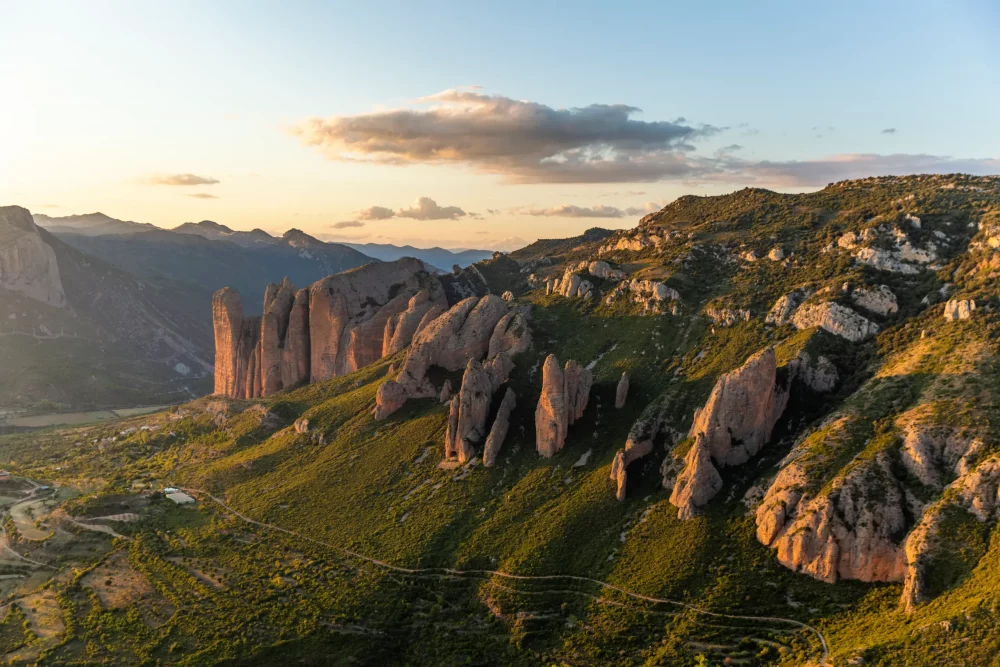mallos-riglos1-1000x667 - Los mallos de Riglos, un tesoro de la naturaleza en el Pirineo aragonés