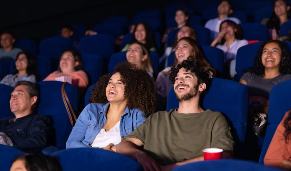 pareja-en-el-cine-1000x589 - Lluvias y nevadas: actividades bajo techo en Madrid