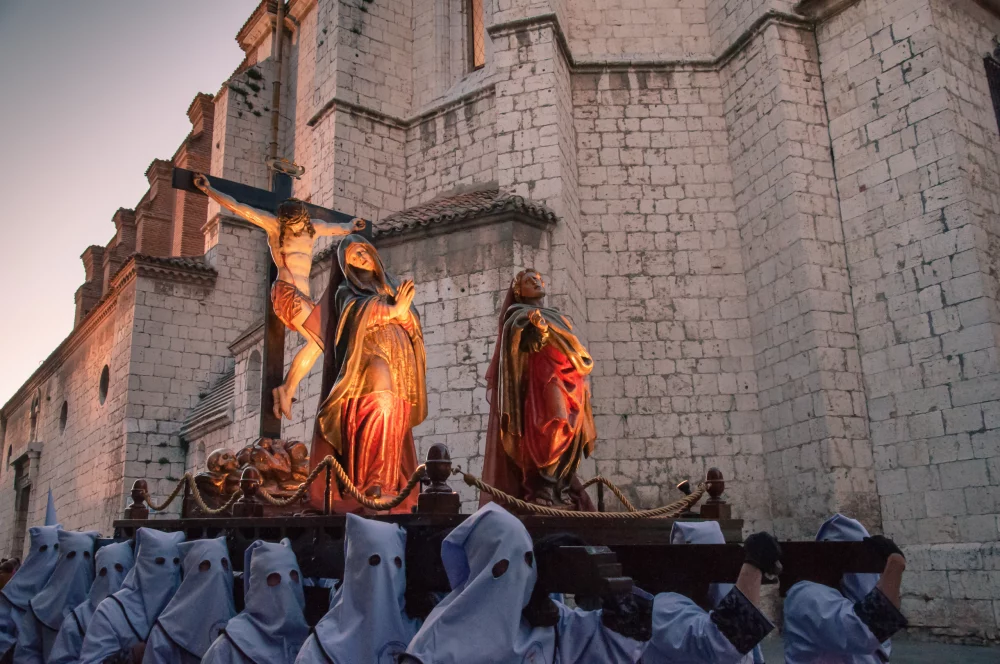 procesion-semana-santa-1000x664 - Los preparativos previos a Semana Santa: la tradición que comienza mucho antes