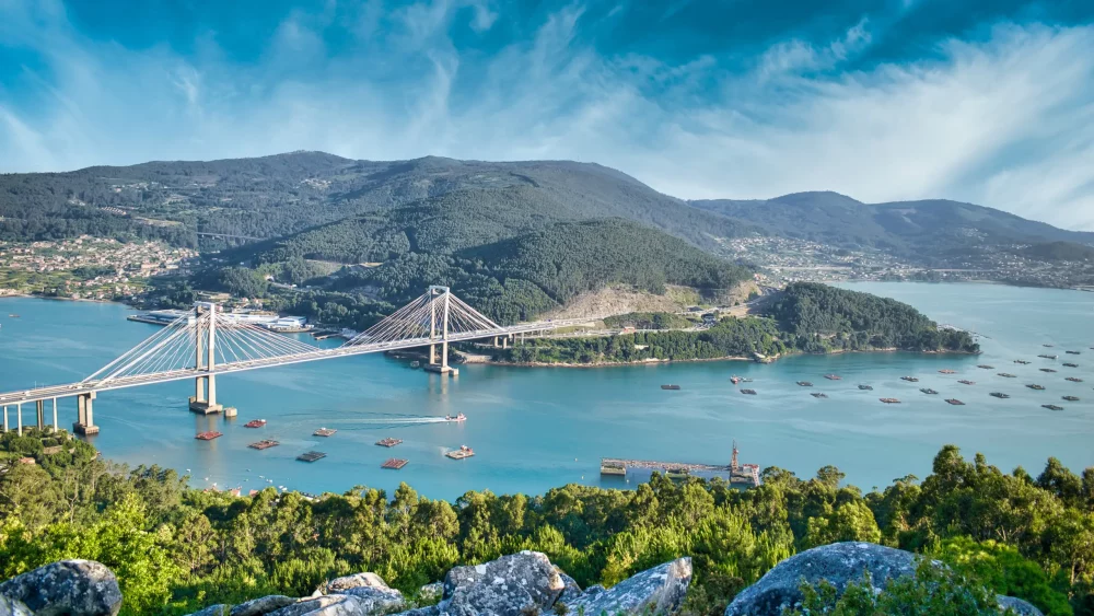 ria-de-vigo-1000x563 - La fiesta de la Reconquista en Vigo: cuando la ciudad revive su historia reciente