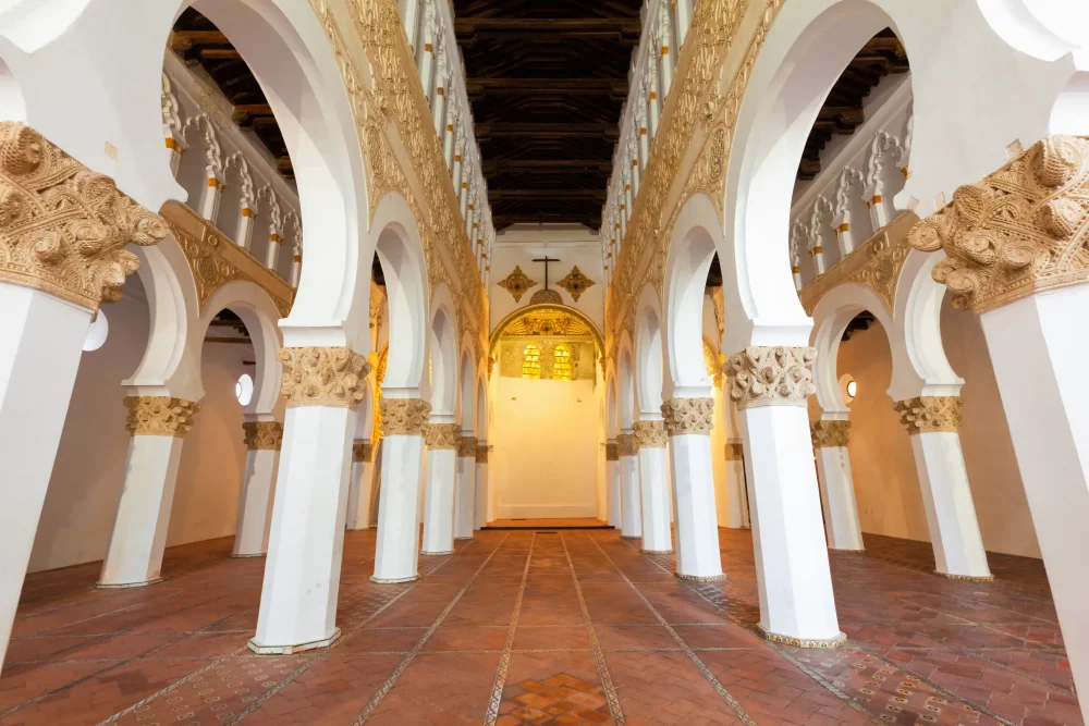 sinagoga-toledo-1000x667 - Toledo, la bella ciudad histórica a menos de una hora de Madrid