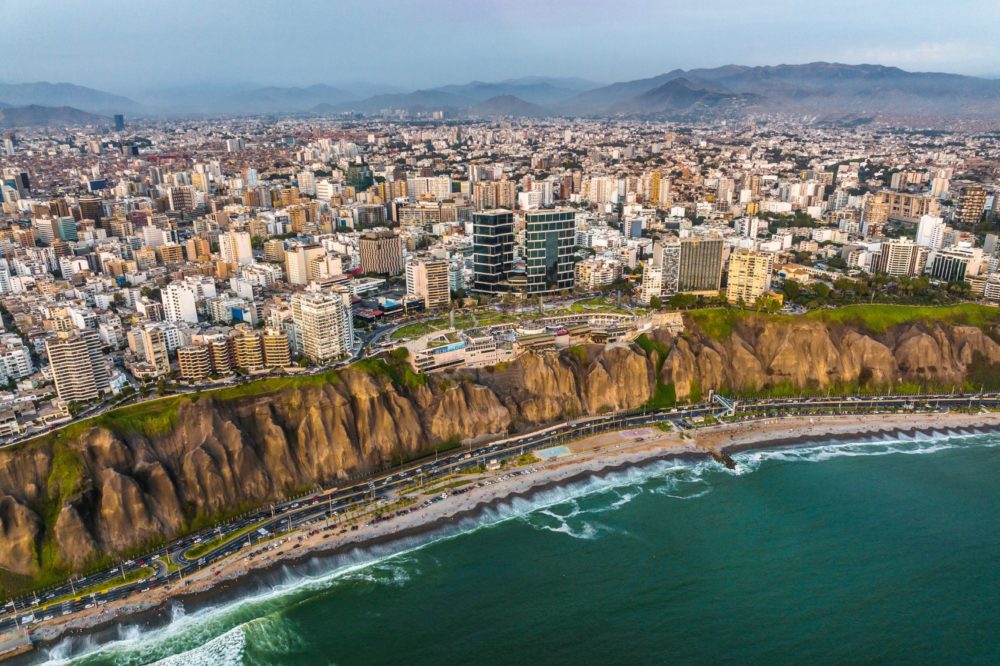 vista-aerea-lima-peru-1000x666 - Estos son los 10 destinos de viaje más “auténticos” del mundo