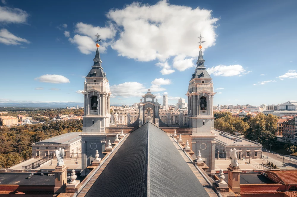 Catedral-Almudena-Vistas-cupula-1-1000x664 - Fe, arte y gastronomía en la Semana Santa de Madrid 