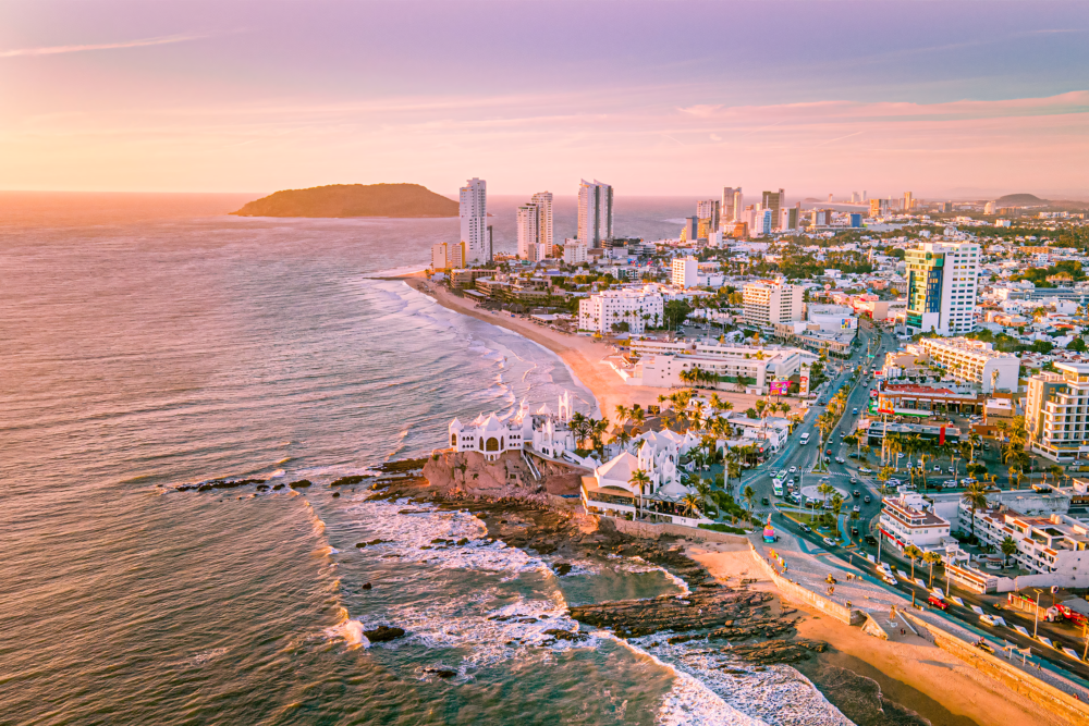MAZATLAN-PORTADA-1-1000x667 - Sol, playa y alma histórica: Mazatlán, México