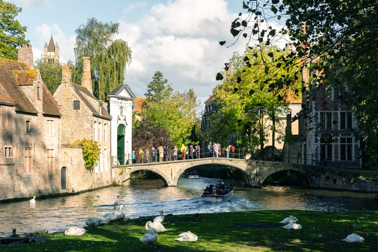 TAL-brugge-belgium-HIDDENEUROGEM0326-147d959bacb546989a61268b40e81ed0 - Travel + Leisure en Español