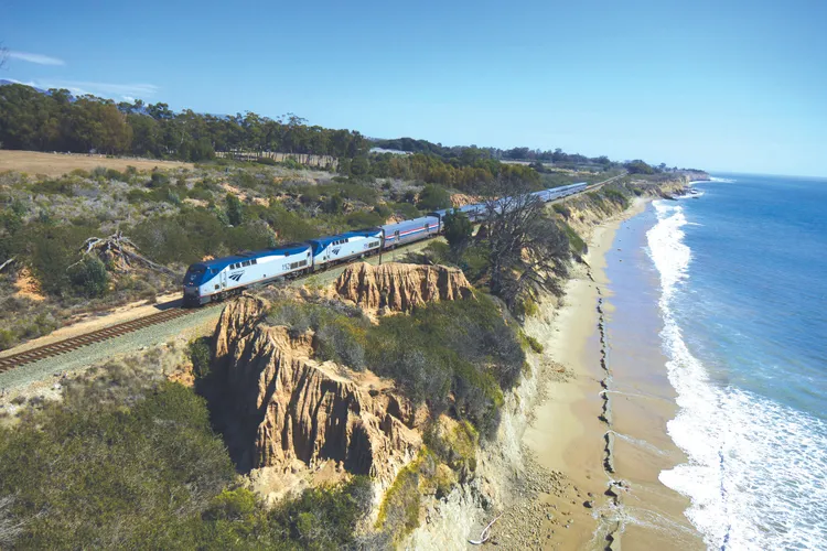 TAL-highlights-COASTSTARLIGHT0226-fbff17814d5f48e5ab27113998e0c89a - El tren que recorre la Costa Oeste entre montañas, viñedos y el Pacífico