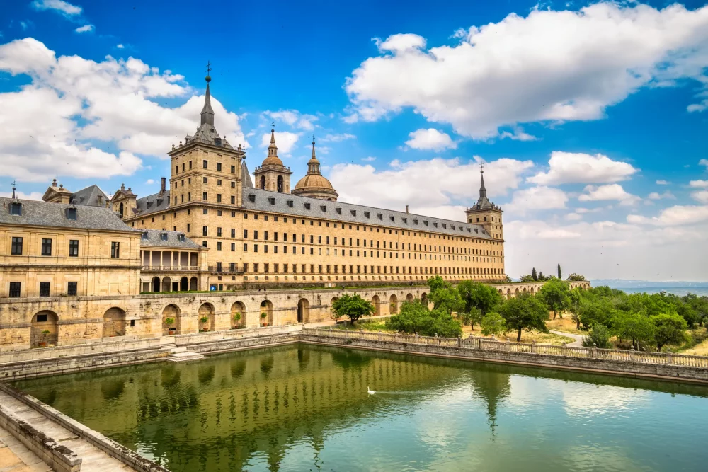 el-escorial-1000x667 - Puente de mayo: 10 escapadas cerca de Madrid y desde otras ciudades